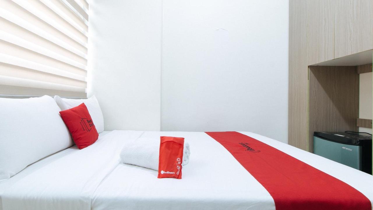 Reddoorz Plus @ Urban Deca Tower Edsa 2 Mandaluyong Buitenkant foto